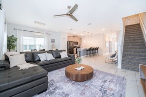 TV - Epic Elegance Home/Resort Amenities/Disney10 miles (Kissimmee)