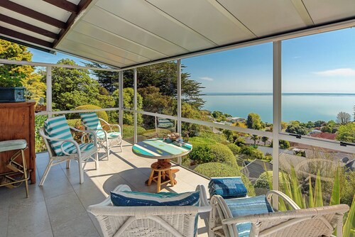 Sea Tide Views - A Hidden Gem Just Minutes from the City!