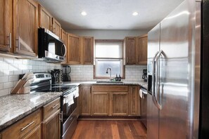 Refrigerador, microondas, horno y lavavajillas