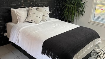 4 chambres, coffres-forts dans les chambres, bureau