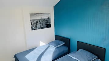 3 habitaciones, escritorio, tabla de planchar con plancha y wifi gratis