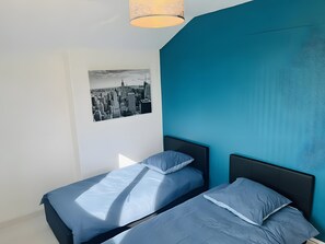 3 bedrooms, desk, iron/ironing board, free WiFi
