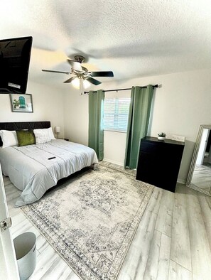 2 bedrooms, iron/ironing board, WiFi, bed sheets - Orlando Airport-5 miles-Charming 2-bedroom, 2 bath-HS Business Internet (Pine Castle)