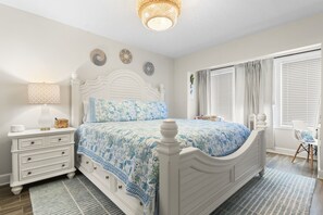 2 soverom, skrivebord, strykejern/-brett og wi-fi (inkludert)