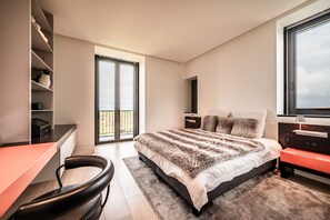 7 bedrooms, free WiFi, bed sheets - Country House 'Chateau De Neydens' with Mountain View, Wi-Fi and Air Conditioning (Saint-Cergues)