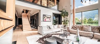 Country House 'Chateau De Neydens' with Mountain View, Wi-Fi and Air Conditioning