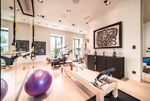Fitness facility - Country House 'Chateau De Neydens' with Mountain View, Wi-Fi and Air Conditioning (Saint-Cergues)