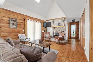 TV, fireplace, DVD player, books
