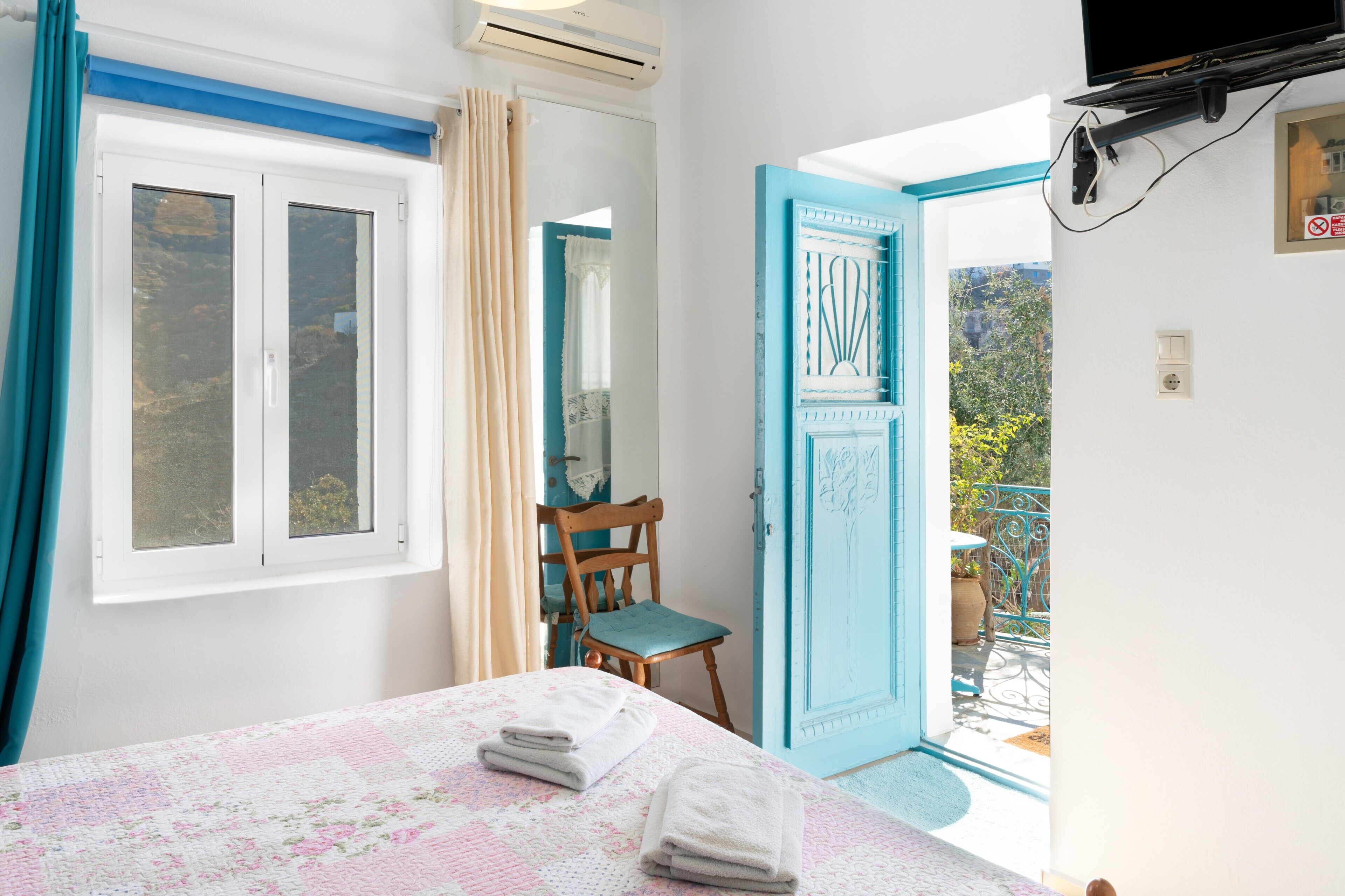 1 habitación, tabla de planchar con plancha, wifi gratis y ropa de cama 