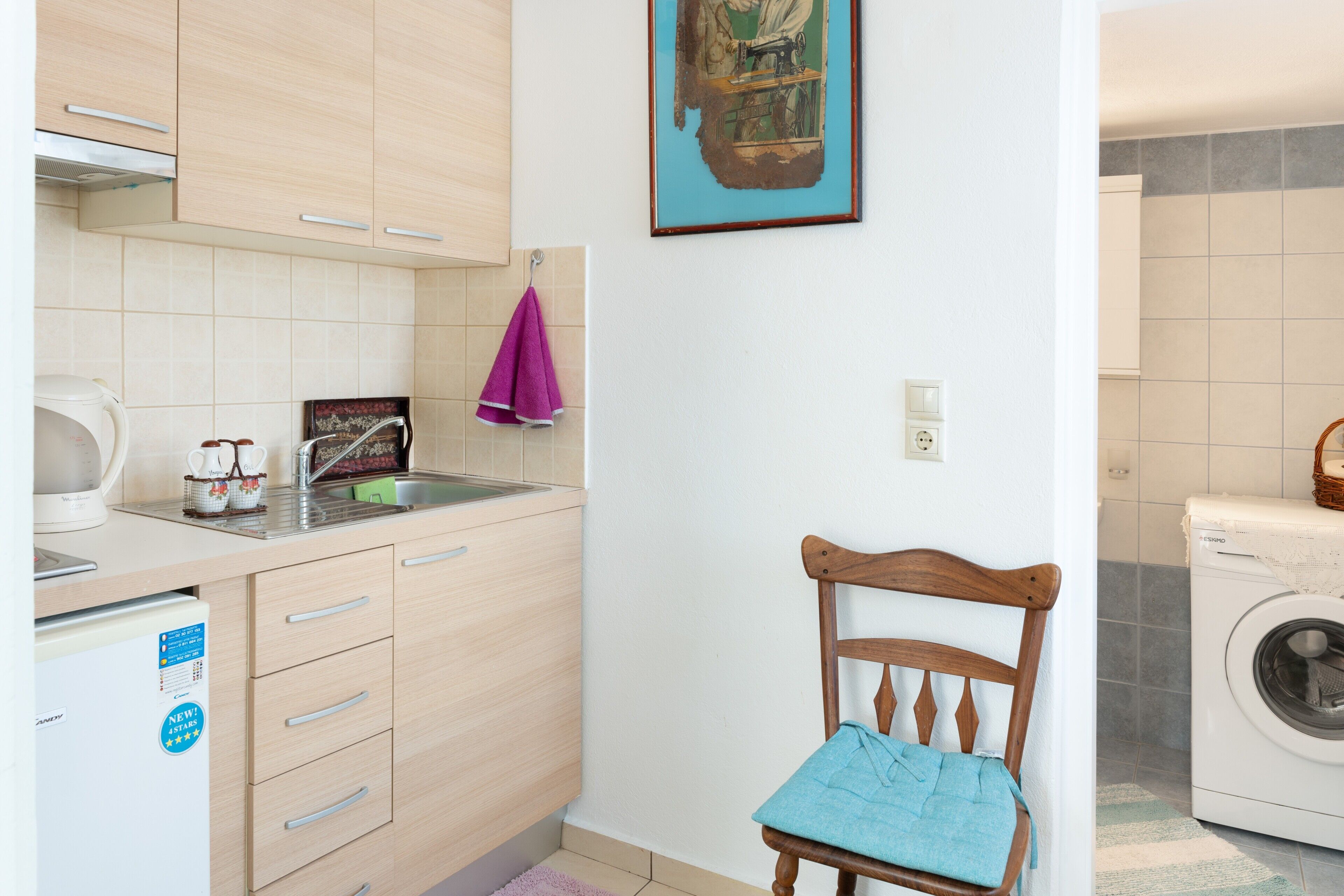 Refrigerador, placa de cocina, cafetera/tetera, tetera/pava eléctrica