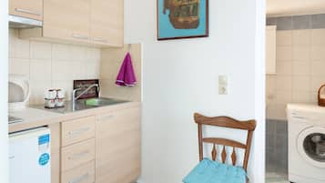 Refrigerador, placa de cocina, cafetera/tetera, tetera/pava eléctrica