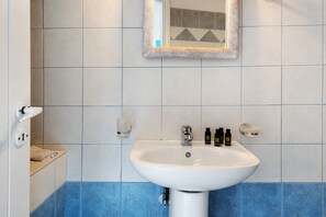 تجهيزات دش، مجففات شعر، مناشف