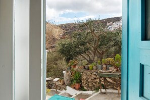 Interior - Studio Apartment 'Maria In The Castle Kea' with Mountain View, Wi-Fi and Air Conditioning (Kea)