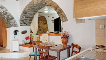 Refrigerador, placa de cocina, cafetera/tetera, tetera/pava eléctrica