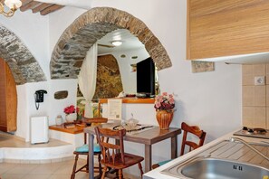 Refrigerador, placa de cocina, cafetera/tetera, tetera/pava eléctrica