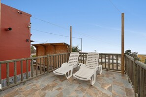Property grounds - Holiday Home 'Casa Rural Meridiano' with Sea View, Wi-Fi and Air Conditioning (El Pinar del Hierro)