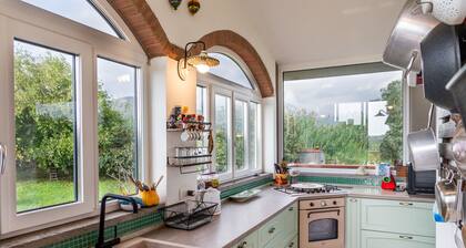 Villa 'Paradiso' avec terrasse privée, jardin privé et Wi-Fi