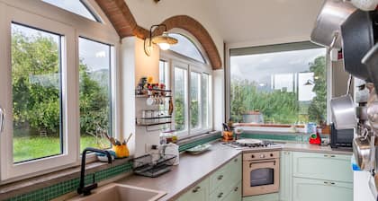 Villa 'Paradiso' mit privater Terrasse, privatem Garten und Wi-Fi