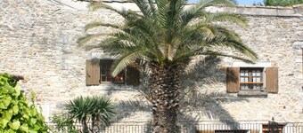 Holiday Home 'La Maison De Yana' with Private Pool, Shared Terrace and Wi-Fi