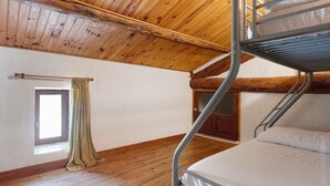 A bunk bed room with wooden flooring, a window with curtains, and a wooden ceiling. - Holiday Home 'La Maison De Yana' with Private Pool, Shared Terrace and Wi-Fi (Saint-Marcel-d'Ardèche)