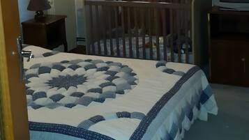 8 bedrooms, free WiFi, bed sheets