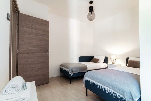 2 chambres, fer et planche à repasser, Wi-Fi, draps fournis