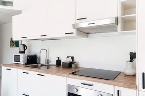 Refrigerador, microondas, horno y lavavajillas