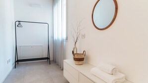 Unclassified image, 4 of 27, button - Torno: Three-room apartment with balcony and easy access to public transport in (Como)