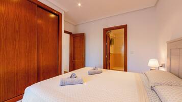 2 chambres, fer et planche Ă repasser, Wi-Fi gratuit, draps fournis