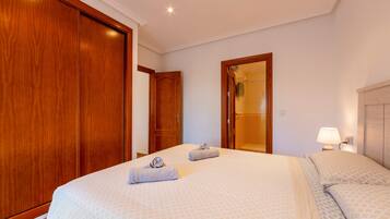 2 dormitoris, planxa i posts de planxar, wifi gratuïta i roba de llit