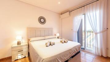 2 slaapkamers, een strijkplank/strijkijzer, gratis wifi, beddengoed