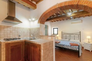 1 bedroom, iron/ironing board, free WiFi, bed sheets - Podere Papèra – 'Volpe Flat' Apartment with Mountain View, Wi-Fi and Air Conditioning (San Casciano in Val di Pesa)