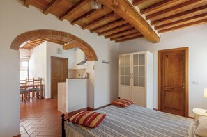 1 soverom, strykejern/-brett, wi-fi (inkludert) og sengetøy