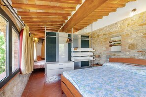 1 chambre, fer et planche à repasser, Wi-Fi gratuit, draps fournis