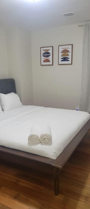 3 bedrooms, iron/ironing board, WiFi, bed sheets