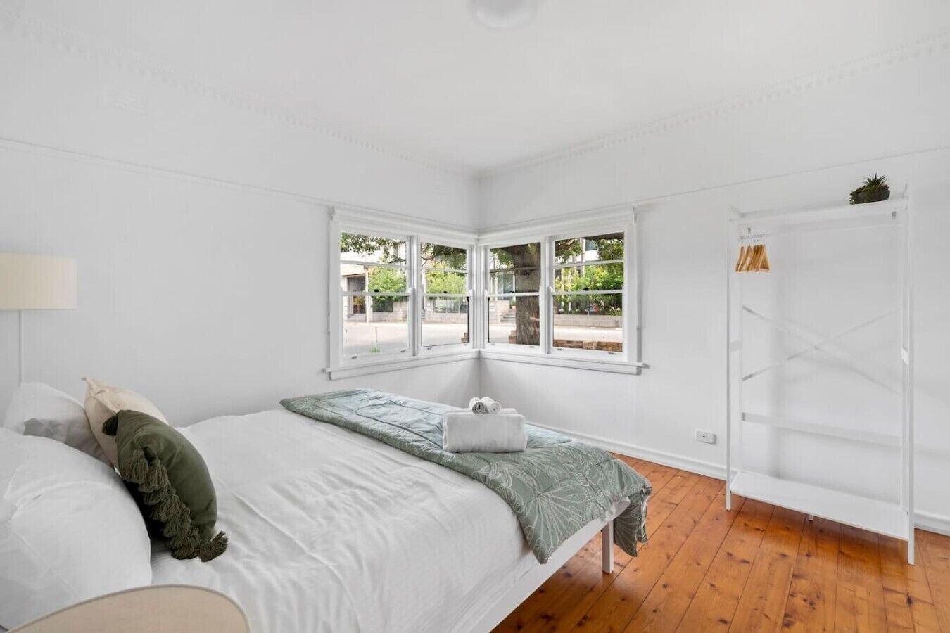 Retro 3br Gem Near Beach And Cbd, Mibnb - Avalon Airport
