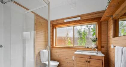 Retro 3BR Gem Near Beach and CBD, Mibnb
