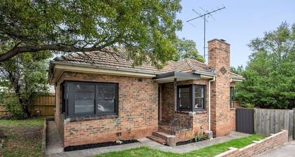 Retro 3BR Gem Near Beach and CBD, Mibnb