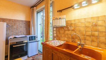 Refrigerador, microondas, horno, lavavajillas