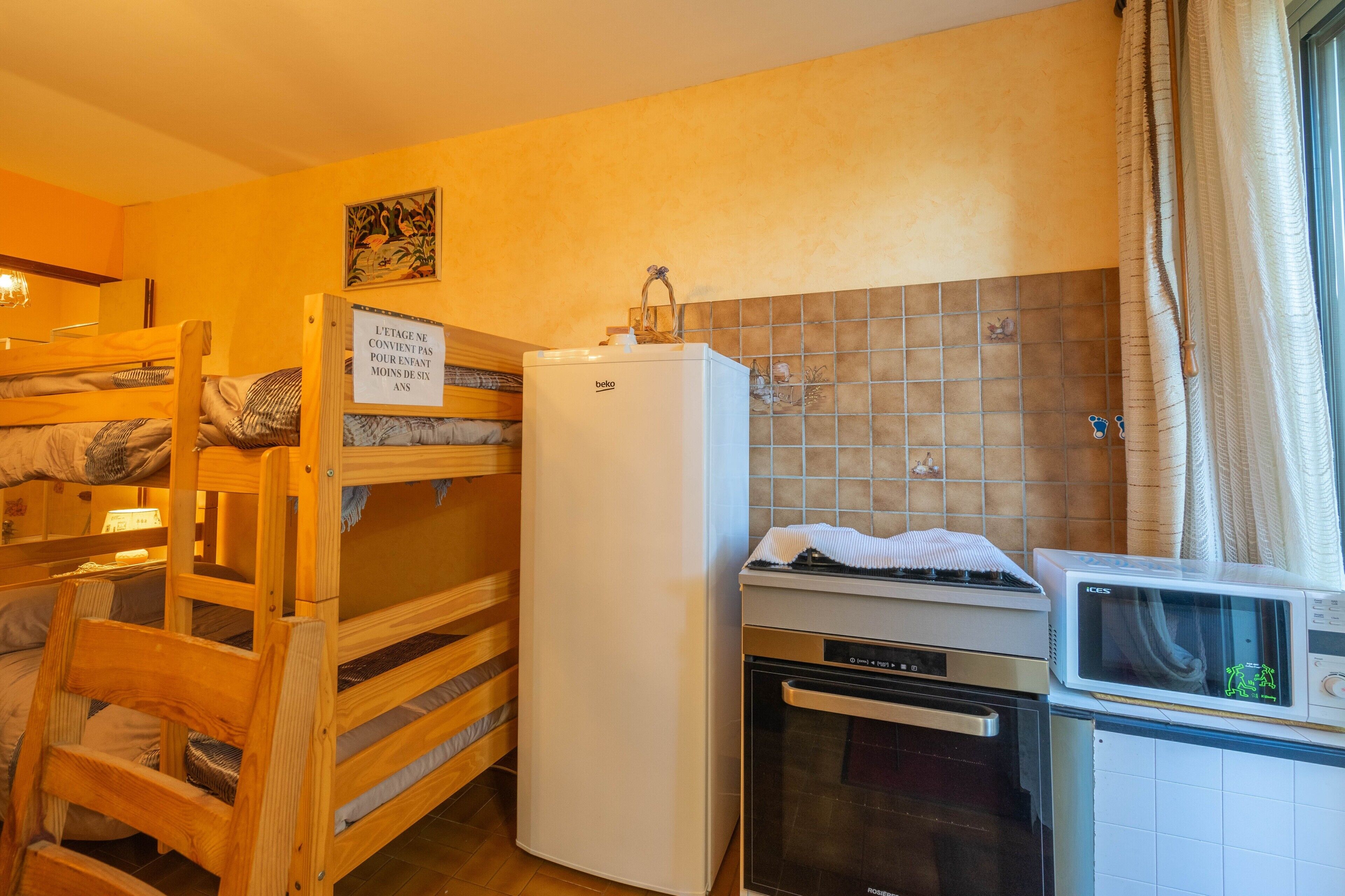 冷蔵庫、電子レンジ、オーブン、食器洗い機