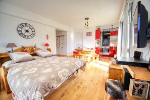 1 soverom og strykejern/-brett