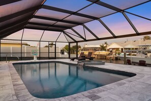 A heated pool - ⚓ Coco Loco! Canal Front, Pool, Dock & More!⚓ (Bradenton)