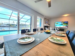 Dining - ⚓Sandys Coral Retreat! Canal Front, Pool, Spa & More⚓ (Bradenton)