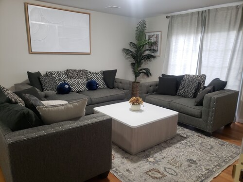 Charming 3-bedroom house with AC and WiFi in pleasant Newark