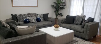 Charming 3-bedroom house with AC and WiFi in pleasant Newark