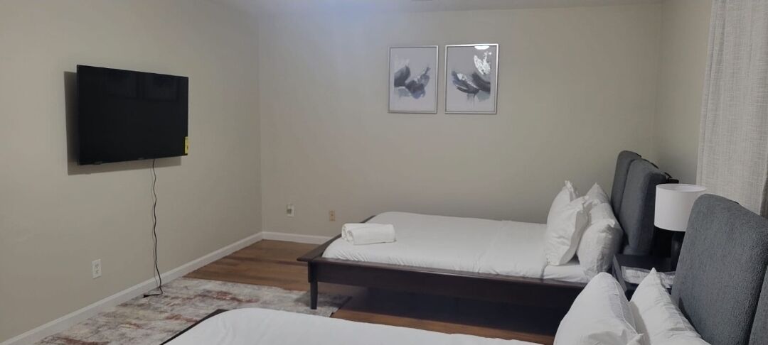 3 bedrooms, iron/ironing board, WiFi, bed sheets