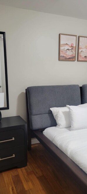 3 habitaciones, tabla de planchar con plancha, wifi y ropa de cama 