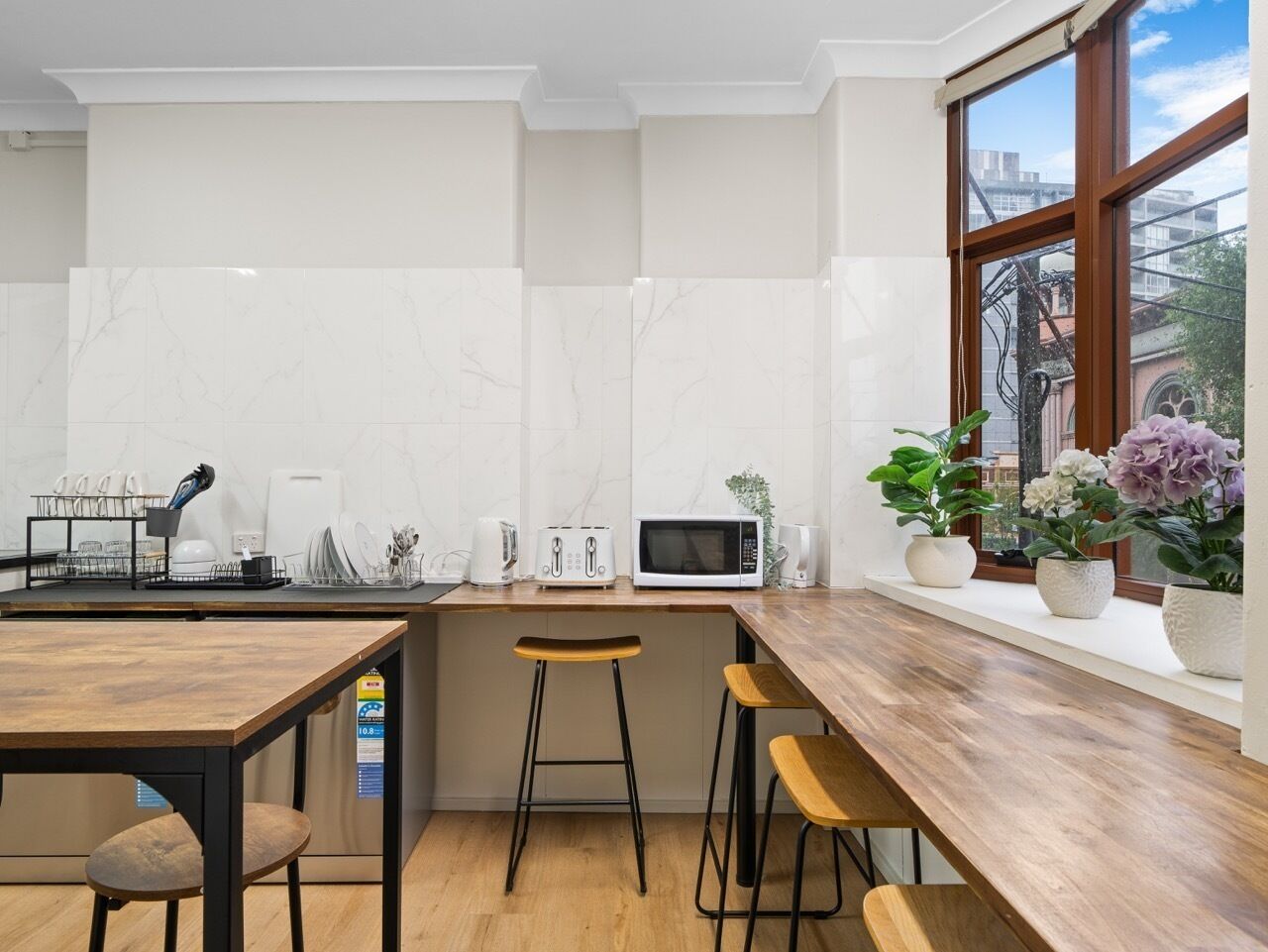 Mini-fridge, microwave, oven, stovetop