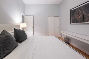 2 bedrooms, iron/ironing board, WiFi, bed sheets - Charming 2 Bedroom with Private Terrace near Central Park (New York)