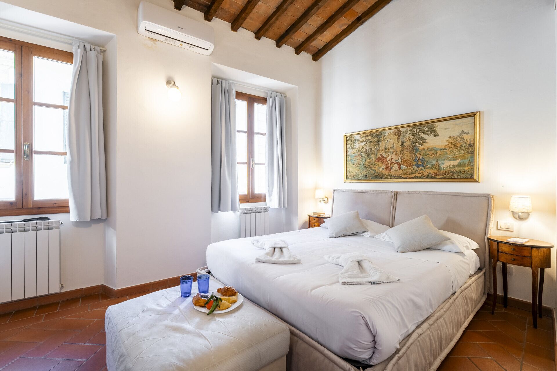 1 bedroom, bed sheets